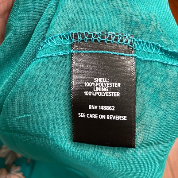 Torrid Plus Size 2 Cold Shoulder Crinkle Chiffon Sheer Lined Green Floral - Picture 8 of 13